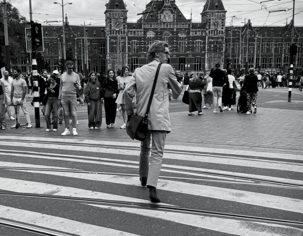 Resa Amsterdam, fotgängare, trafik